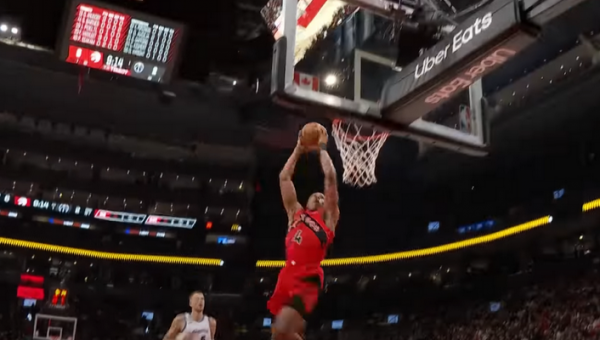 Gražiausias NBA nakties epizodas - „Raptors“ puolėjo efektingas dėjimas (VIDEO)