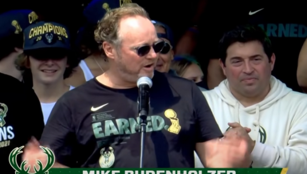 „Bucks“ atsisveikino su iki čempionų titulo komandą atvedusiu treneriu