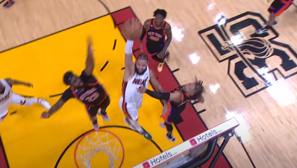 Gražiausias NBA nakties epizodas - galingas C. Martino dėjimas (VIDEO)
