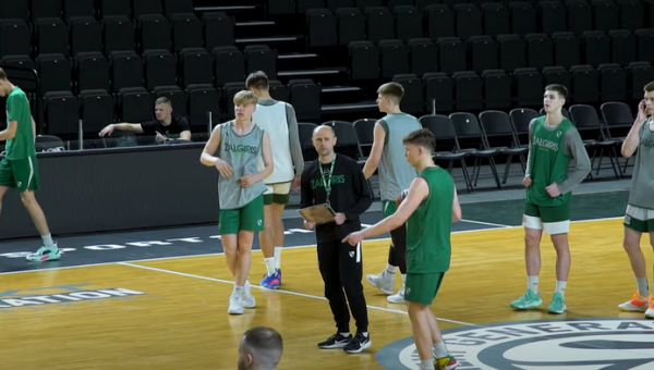 Kauno sporto halėje kojas apšilę jaunieji žalgiriečiai laukia palaikymo Eurolygos jaunimo turnyre