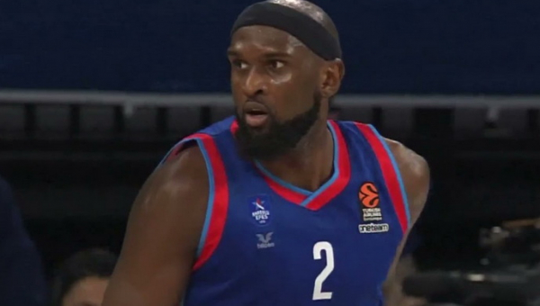„Anadolu Efes“ gretas palieka du žaidėjai