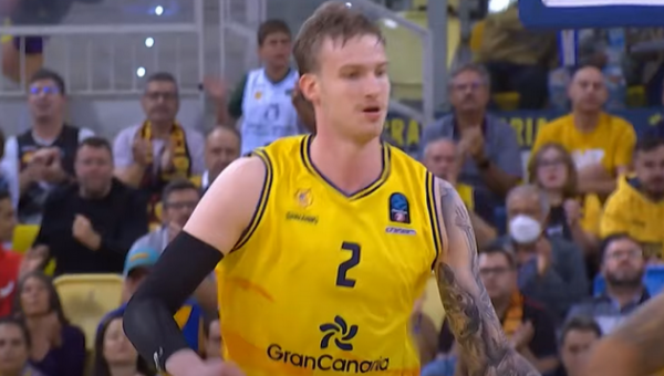 Šaras į „Barcelona“ gretas vilioja lenką