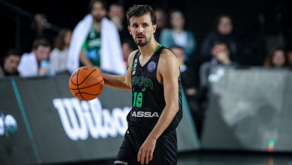 „Anadolu Efes“ gretas papildė ilgametis „Daruššafaka“ gynėjas