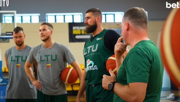 Lietuvos rinktinės užkulisiai: stovyklos startas Palangoje (VIDEO)