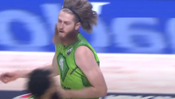„Žalgirio“ fanai jau laukia B. Maneko: „Sveikas atvykęs į Kauną!“ (VIDEO)