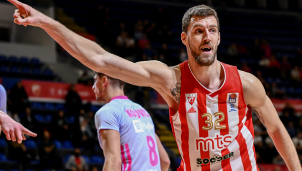 „Crvena Zvezda“ išlaikė vidurio puolėją