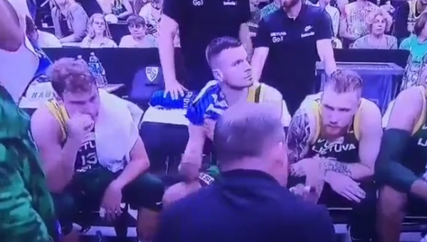 K. Maksvyčio emocijos per minutės pertraukėlę: „Rokai, bl*t, kaip tas baudas meti?“ (VIDEO)