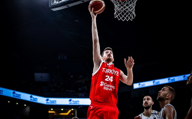 „Anadolu Efes“ priekinę liniją sustiprino Čempionų lygoje solidžiai pasirodęs turkas