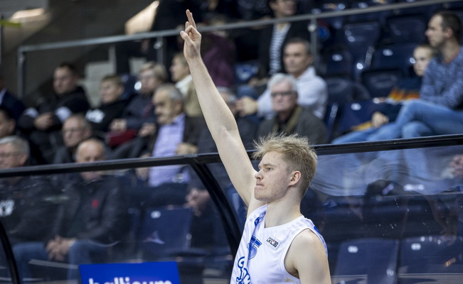 „Pieno žvaigždės“ atkaklioje kovoje nusileido Mažeikių klubui