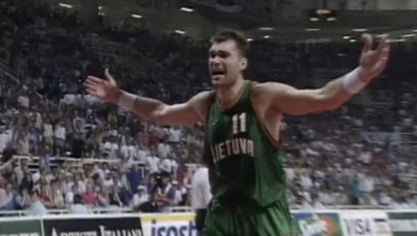 Atgal į praeitį: 1995 m. „Eurobasket“ skandalingasis finalas, kuris ligi šiol kelia dideles audras