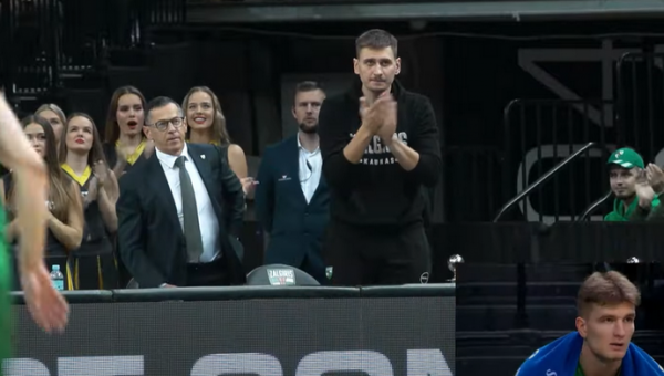 Rungtynių užkulisiai: E. Ulanovo emocijos ir įspėjimas komandos draugams (VIDEO)