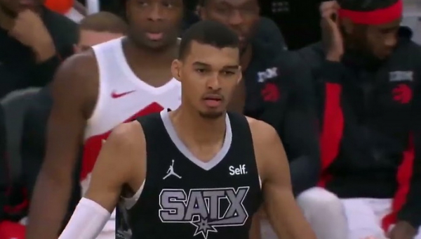 „Spurs“ po pratęsimo krito prieš „Raptors“ (VIDEO) (Kiti rezultatai)