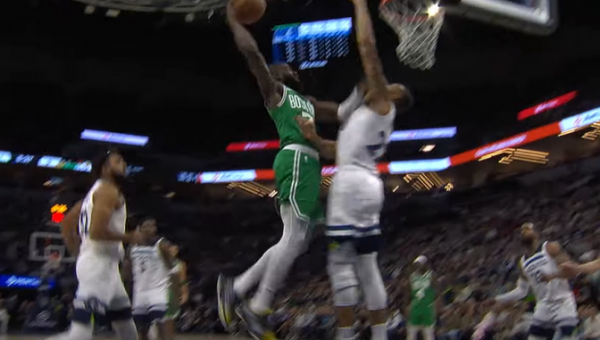 Gražiausias NBA nakties epizodas - J. Browno įspūdingas dėjimas (VIDEO)