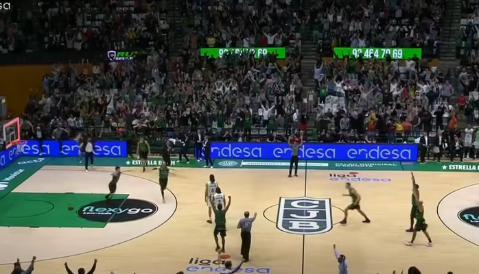 Iš fantastikos srities: pergalingas „Joventut“ gynėjo metimas per visą aikštę (VIDEO)