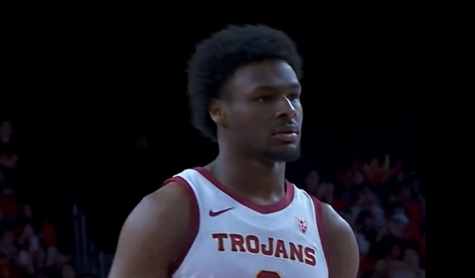 L. Jameso sūnus pralaimėjimu debiutavo NCAA