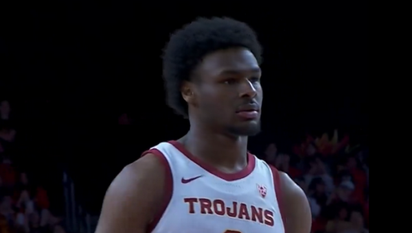 L. Jameso sūnus pralaimėjimu debiutavo NCAA