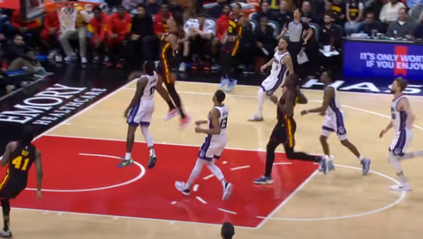 Gražiausias NBA nakties epizodas - efektingas J. Johnsono dėjimas (VIDEO)