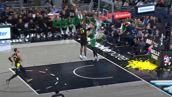 Gražiausias NBA nakties epizodas - galingas A. Nesmitho dėjimas (VIDEO)