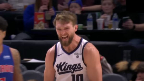 Rekordinį trigubą dublį surinkęs D. Sabonis vedė „Kings“ į pergalę