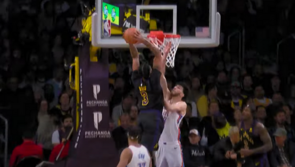 Gražiausias NBA nakties epizodas - efektingas A. Daviso dėjimas (VIDEO)