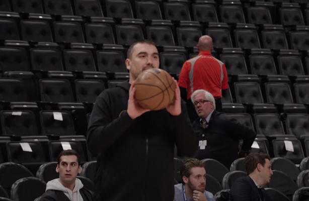 Mirė širdies smūgį patyręs „Warriors“ treneris (Nukeltos NBA rungtynės)