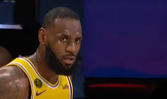 L. Jamesas apie tai, ar „Lakers“ reikia mainų: aš nežaidžiu „Fantasy“