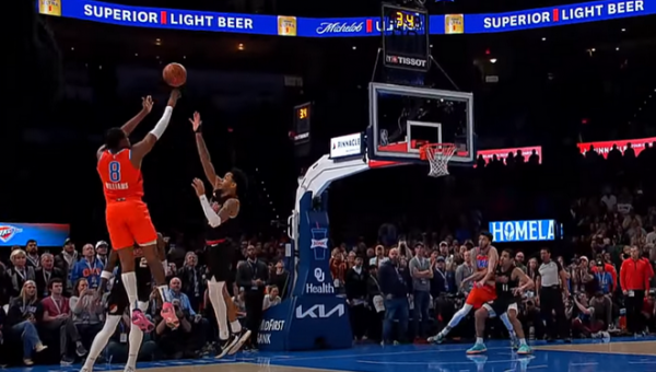 Gražiausias NBA nakties epizodas - „Thunder“ žaidėjo pergalingas metimas (VIDEO)