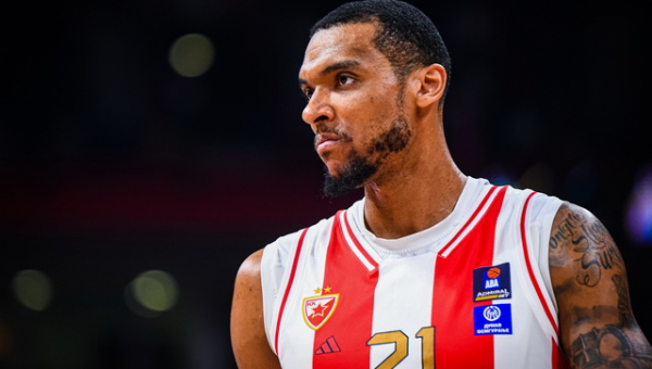 „Crvena Zvezda“ pratęsė kontraktą su J. Bolomboy
