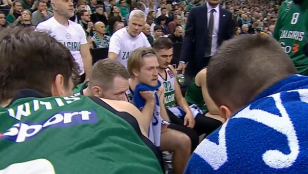 Pamatykite: A. Trinchieri emocijos per minutės pertraukėles prieš „Panathinaikos“