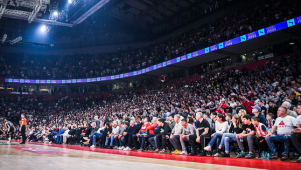 „Crvena Zvezda“ griežtai nubaus daiktus į aikštę mėčiusius fanus