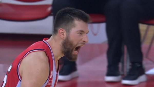 „Olympiacos“ ilgam išlaikė A. Petersą