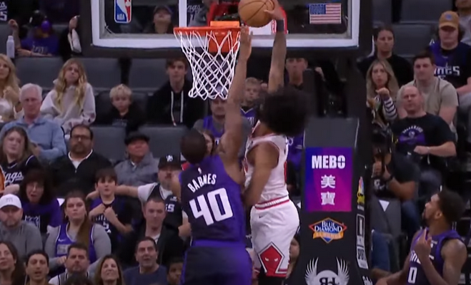 Gražiausias NBA nakties epizodas - efektinga „Bulls“ gynėjo ataka (VIDEO)