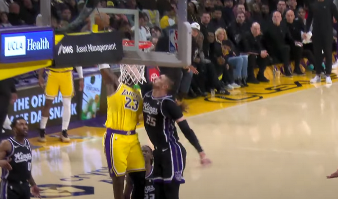 LeBrono dėjimas per „Kings“ ukrainietį – įspūdingiausias NBA nakties momentas