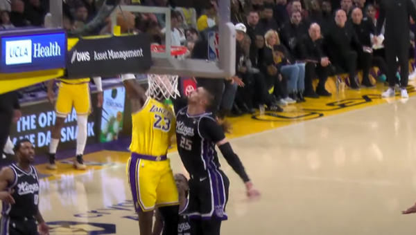 LeBrono dėjimas per „Kings“ ukrainietį – įspūdingiausias NBA nakties momentas