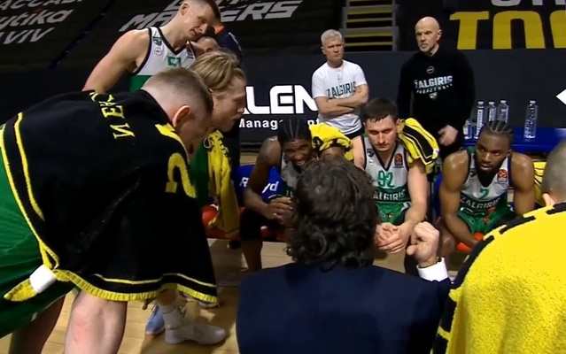 Išvyskite: A. Trinchieri emocijos per minutės pertraukėles prieš „Maccabi“