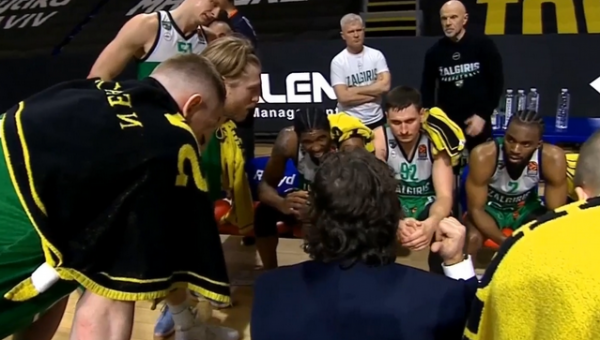 Išvyskite: A. Trinchieri emocijos per minutės pertraukėles prieš „Maccabi“