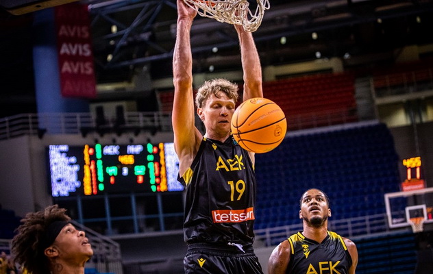 Rezultatyviausias M. Kuzminskas nepadėjo – AEK baigė Čempionų lygos „Top 16“ etapą