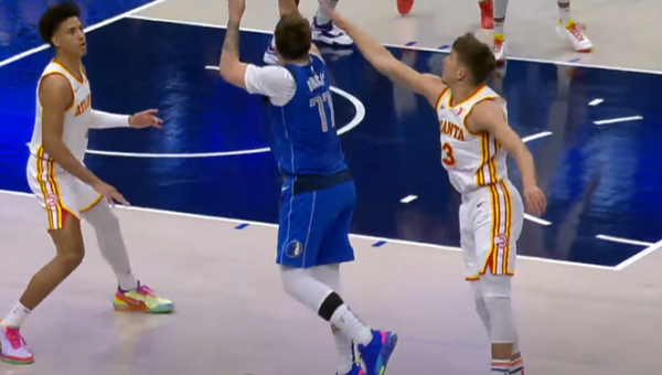 Gražiausias NBA nakties epizodas - akrobatinis L. Dončičiaus metimas (VIDEO)