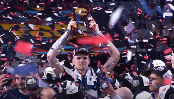 NCAA finale – „Huskies“ triumfas