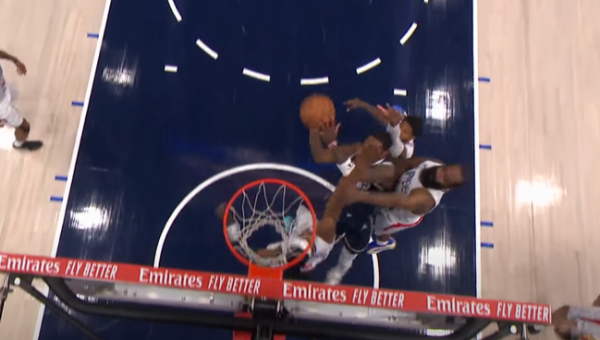 Gražiausias NBA nakties epizodas - efektingas K. Irvingo prasiveržimas (VIDEO)