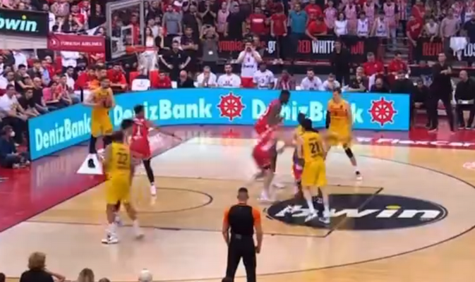 Eurolyga pripažino teisėjų klaidą „Olympiacos“ ir „Barcelona“ dvikovoje