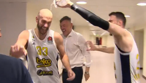 Pamatykite: „Fenerbahče“ triumfas patekus į finalo ketvertą (VIDEO) 