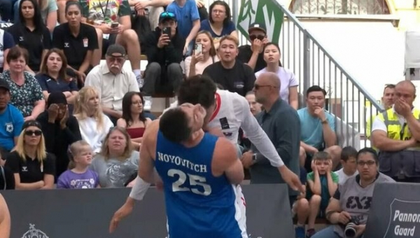 3x3: Mongolo smūgis galva ir pergalingi metimai paskutinėmis sekundėmis (VIDEO)