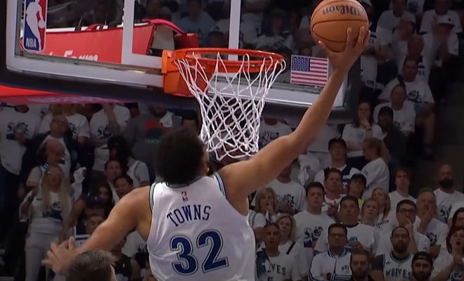 Gražiausias NBA nakties epizodas - galingas Townso dėjimas (VIDEO)
