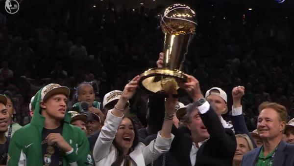 „Celtics“ laimėjo titulą ir tapo tituluočiausia NBA komanda