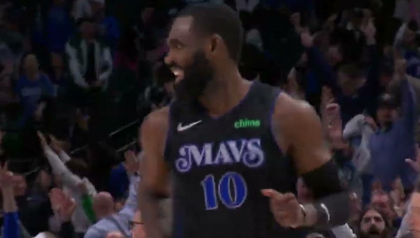 „Mavericks“ ir „Pistons“ atliko mainus