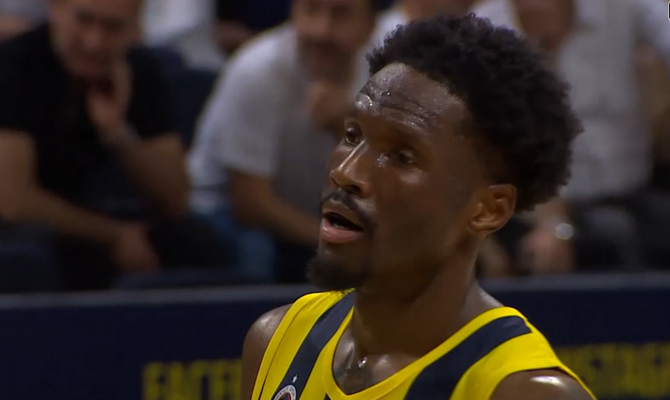 N. Hayesas-Davisas lieka „Fenerbahče“ komandoje