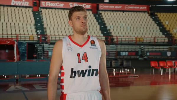 S. Vezenkovas oficialiai grįžta į „Olympiacos“ (Kontrakto suma – kosminė)