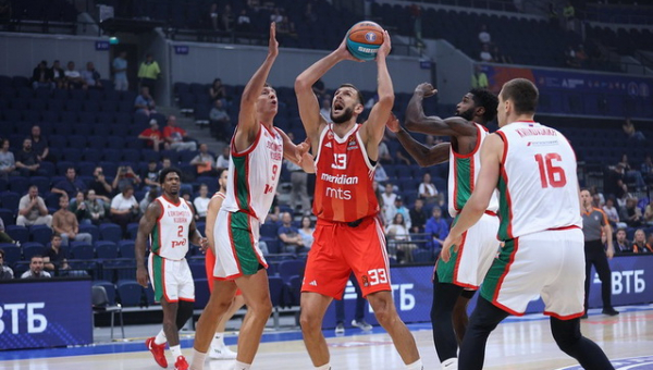 „Crvena Zvezda“ įveikė „Lokomotiv“