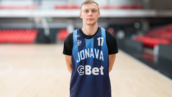 „CBet“ pasirašė sutartį su ukrainiečiu V. Zotovu